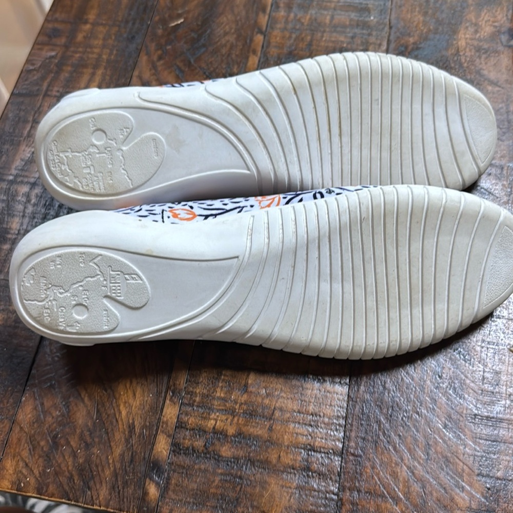 UIN Women Tulip in May 4 Menorca III Size 8 Slip OnShoe Satin Silk Ballet Flat - Picture 5 of 6